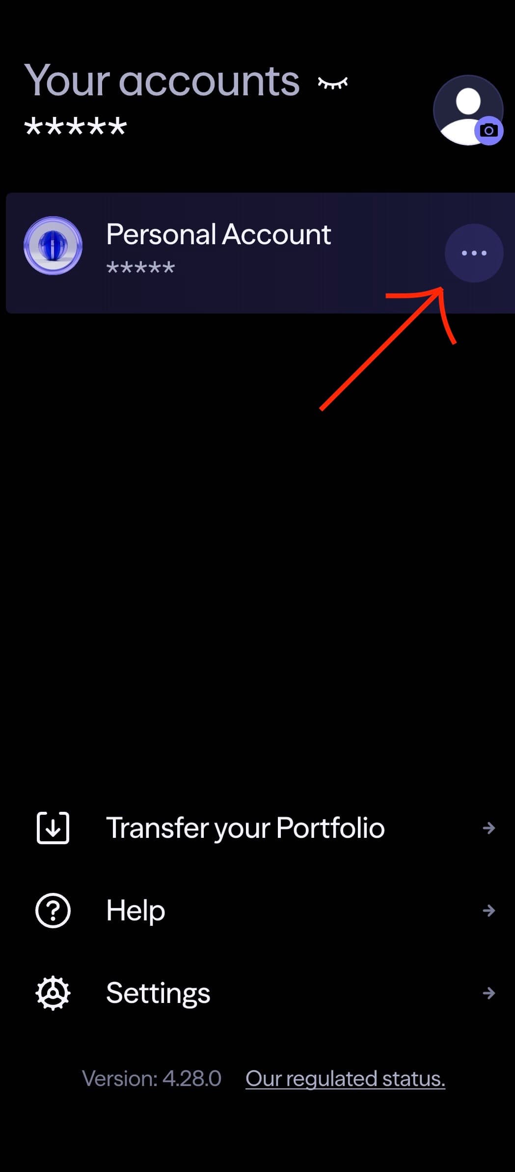 Zrzut ekranu z widoku kont w Lightyear z zaznaczonym przyciskiem menu trzech kropek